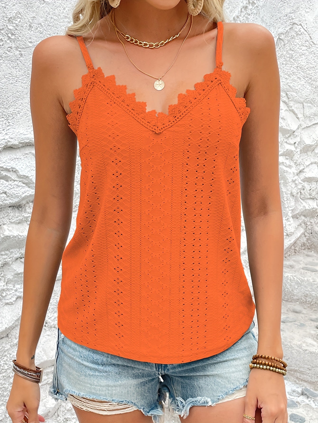 Womens Eyelet Lace Cami Top - Summer-Ready V-Neck & Spaghetti Straps, Chic Y2K-Inspired Fashion
