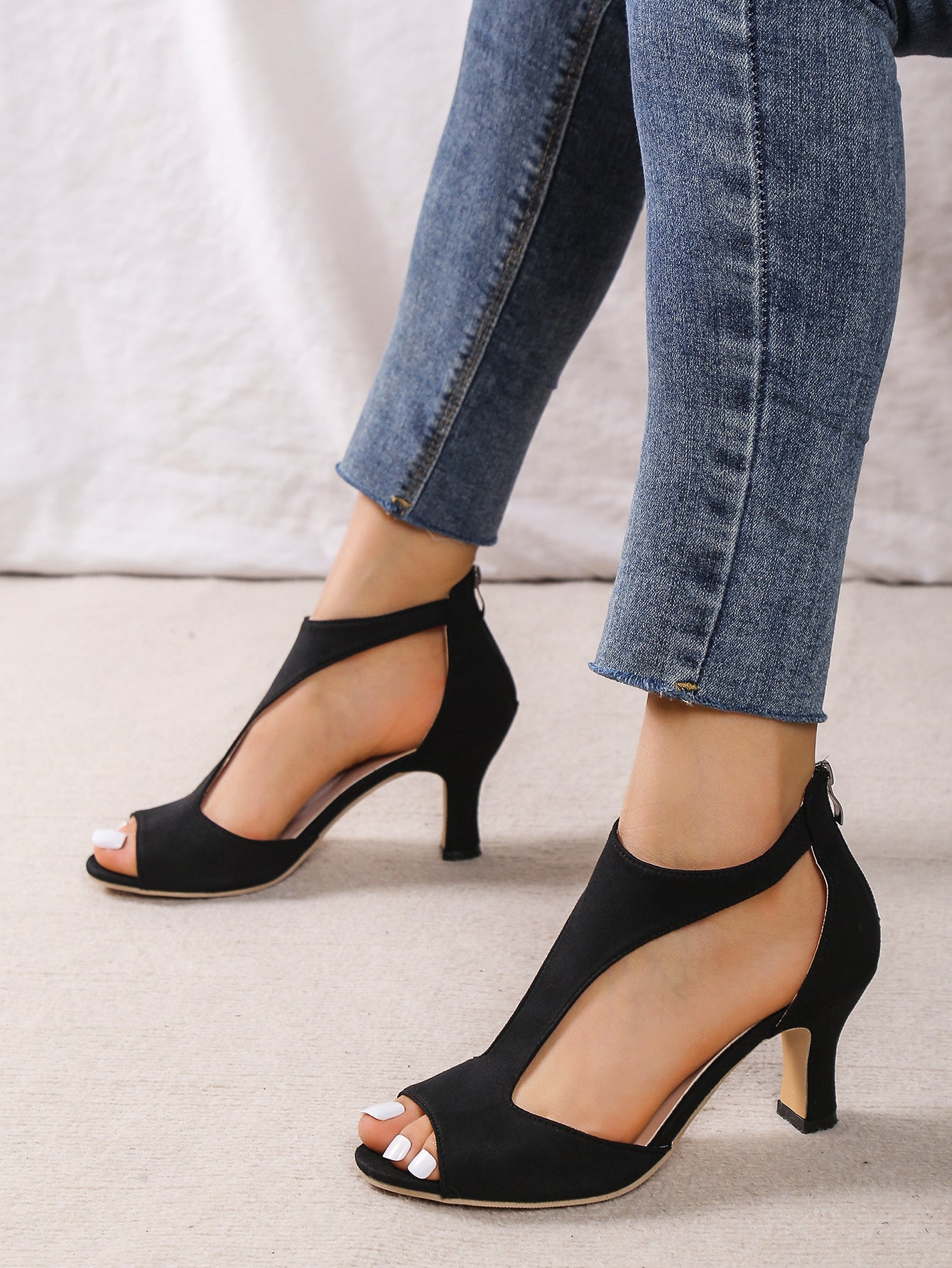 Chunky Heel Women's High Heels, Peep Toe T-strap Back Zipper Sandals, Fashion Black Shoes
