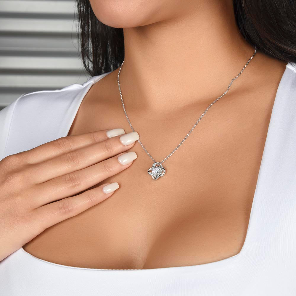 To My Loving Mom Necklace – Sentimental Mother's Day Jewelry