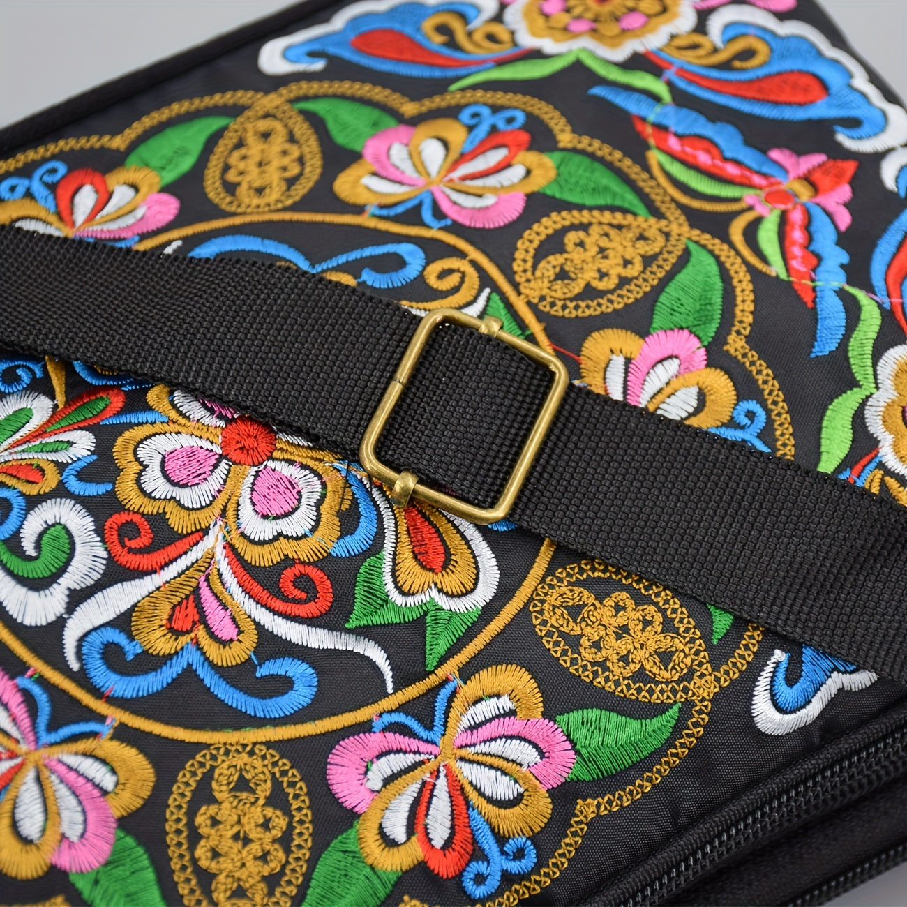 Floral Lightweight Crossbody Bag for Women – Adjustable Strap, Secure Zip, Embroidered Comic-Patterned Travel Purse
